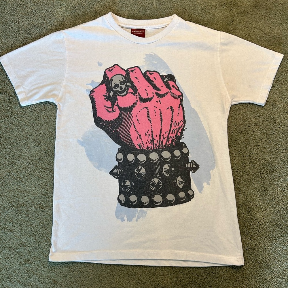 Rare Undefeated Pink Fist Graphic T Shirt Size Medium Y2K Streetwear punk grunge